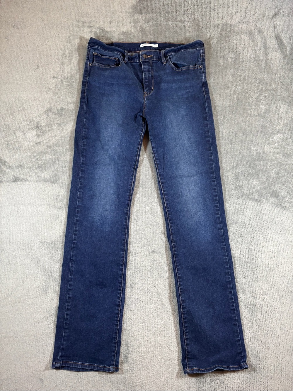 Levi's Women's Straight Leg Jeans in Dark Blue Wash